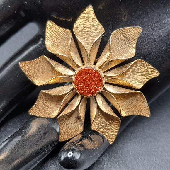 Vintage Goldstone Flower Brooch, Floral Pin, 1950s Jewelry - Picture 6 of 8